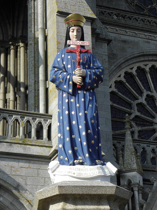 La statue de la Vierge de Pontmain - crédit Wikipedia
